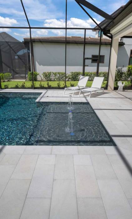 Blandi_Reshoot_Pool (23)