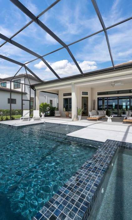 Blandi_Reshoot_Pool (55)